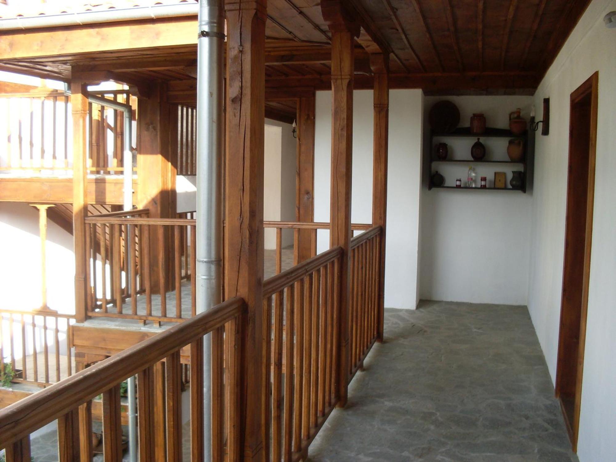 Hotel Tsutsovi House à Kalofer Extérieur photo