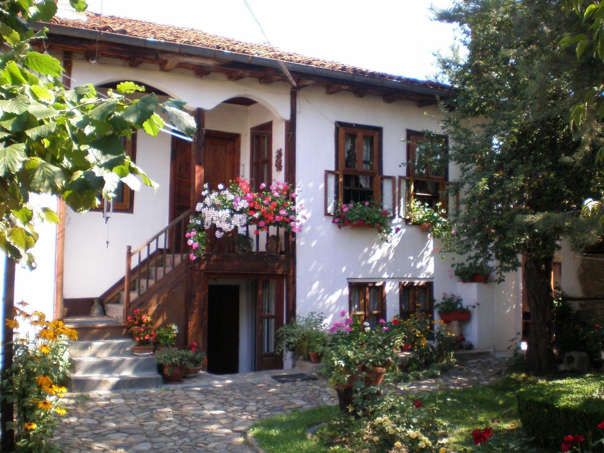 Hotel Tsutsovi House à Kalofer Extérieur photo