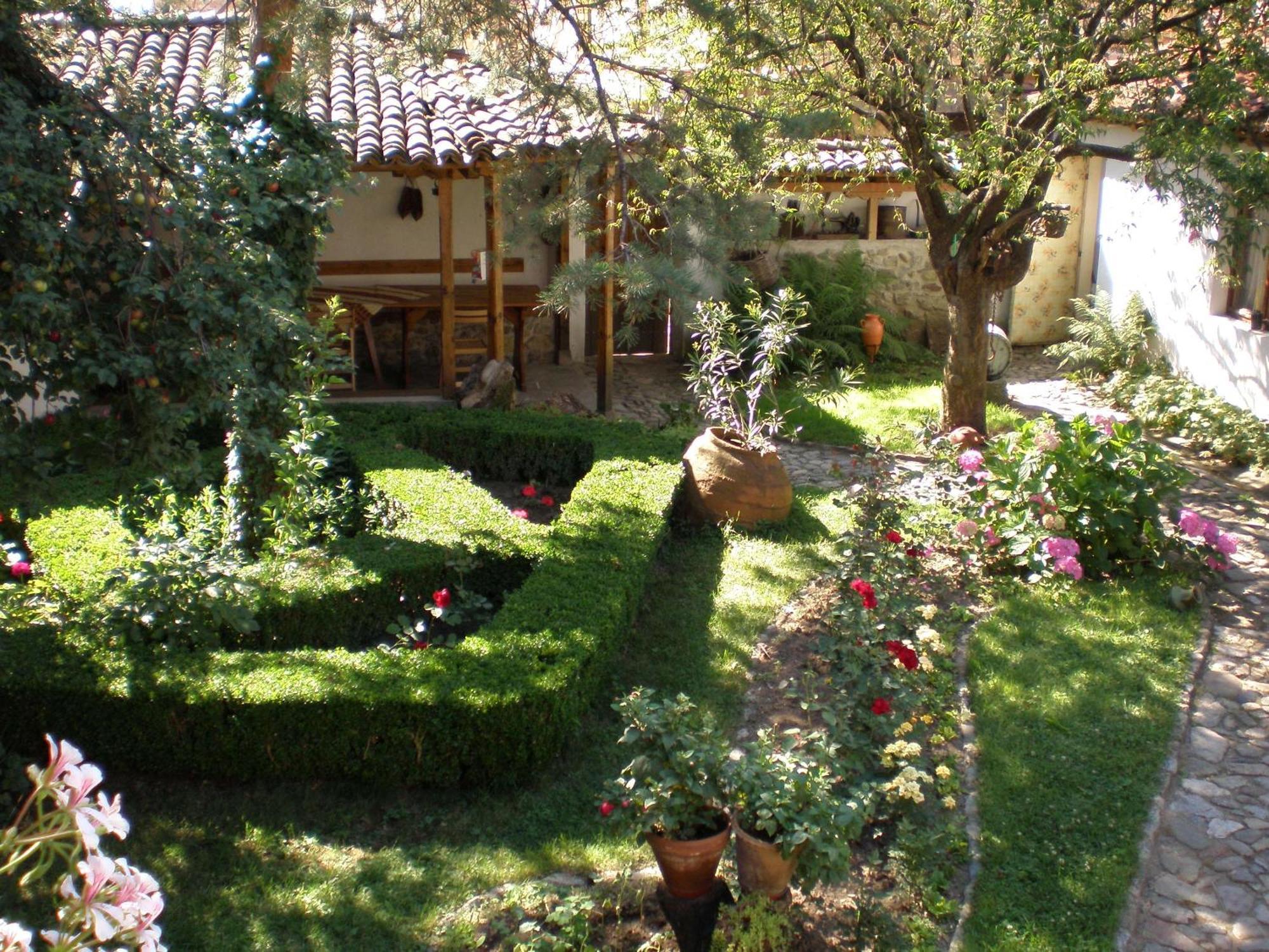 Hotel Tsutsovi House à Kalofer Extérieur photo